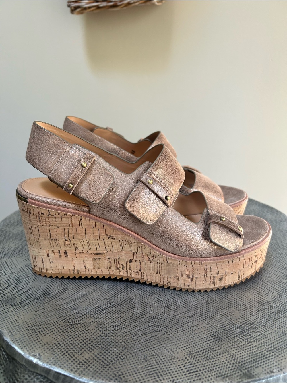 Donald Pliner ~ Metallic Leather Irine Cork Wedge Platform Sandal size 7.5 - Picture 15 of 15
